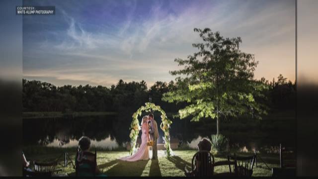 Missouri couple ties the knot during total eclipse